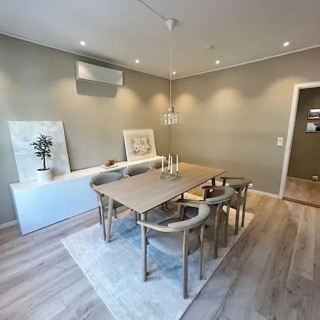 Sjarmerende Og Sentralt Beliggende Med Stor Ballkong Pa Storhaug - Perfekt Sommerleie! Apartment *