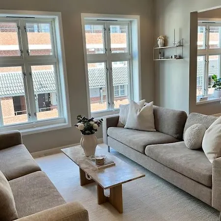 Apartment Sjarmerende Og Sentralt Beliggende Med Stor Ballkong Pa Storhaug - Perfekt Sommerleie! *