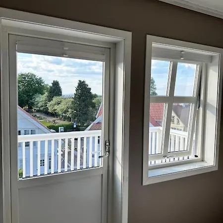 Sjarmerende Og Sentralt Beliggende Med Stor Ballkong Pa Storhaug - Perfekt Sommerleie! Apartment *