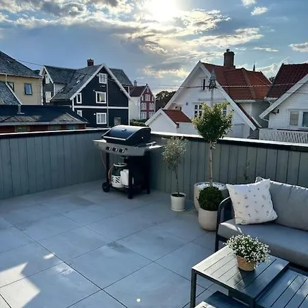 Sjarmerende Og Sentralt Beliggende Med Stor Ballkong Pa Storhaug - Perfekt Sommerleie! * Stavanger